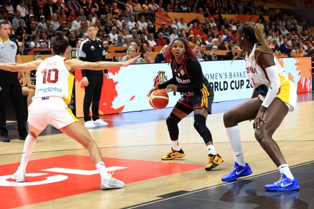 04.09.2026, GER, Basketball, Frauen , Basketball-WM, 2026, 1. Spieltag, Deutschland vs. Spanien Alexis Peterson ( Deutschland 1 ), Awa Fam ( Spanien 11 ) Berlin Uber Arena Berlin Deutschland *** September 4, 2026, GER, Women s Basketball, Women s Basketball World Cup, 2026, Matchday 1, Germany vs. Spain; Alexis Peterson (Germany 1), Awa Fam (Spain 11); Berlin Uber Arena, Berlin, Germany Copyright: xNordphotox xEnglerx