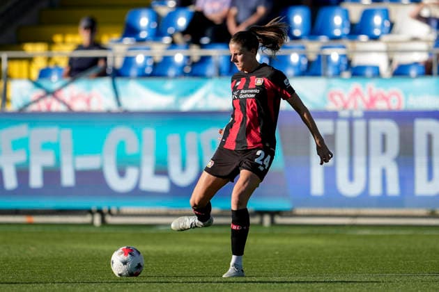 Lilla Turanyi (B04, 24), am Ball, Freisteller, Ganzkörper, Einzelbild, Einzelfoto, Aktion, Action, 04.09.2026, Sinsheim (Hoffenheim) (Deutschland), Fussball, Google Pixel Frauen-Bundesliga, TSG 1899 Hoffenheim - Bayer 04 Leverkusen, DFB DFL REGULATIONS PROHIBIT ANY USE OF PHOTOGRAPHS AS IMAGE SEQUENCES AND OR QUASI-VIDEO. *** Lilla Turanyi B04, 24, on the ball, cutout, full-body, single image, single photo, action, 04 09 2026, Sinsheim, Hoffenheim, Germany, soccer, Google Pixel Women’s Bundesliga, TSG 1899 Hoffenheim vs. Bayer 04 Leverkusen, DFB and DFL regulations prohibit any use of photographs as image sequences and or quasi-video xozx