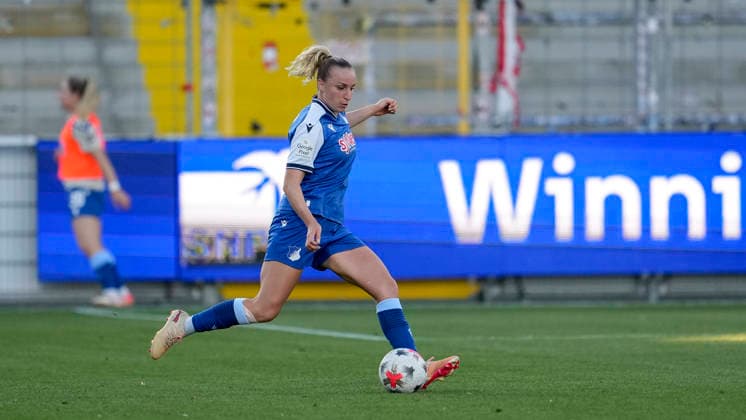 Vanessa Diehm (TSG, 6), am Ball, Freisteller, Ganzkörper, Einzelbild, Einzelfoto, Aktion, Action, 04.09.2026, Sinsheim (Hoffenheim) (Deutschland), Fussball, Google Pixel Frauen-Bundesliga, TSG 1899 Hoffenheim - Bayer 04 Leverkusen, DFB DFL REGULATIONS PROHIBIT ANY USE OF PHOTOGRAPHS AS IMAGE SEQUENCES AND OR QUASI-VIDEO. *** Vanessa Diehm TSG, 6, with the ball, cutout, full body, single frame, single photo, action, 04 09 2026, Sinsheim, Hoffenheim, Germany, soccer, Google Pixel Women’s Bundesliga, TSG 1899 Hoffenheim vs. Bayer 04 Leverkusen, DFB and DFL regulations prohibit any use of photographs as image sequences and or quasi-video xozx