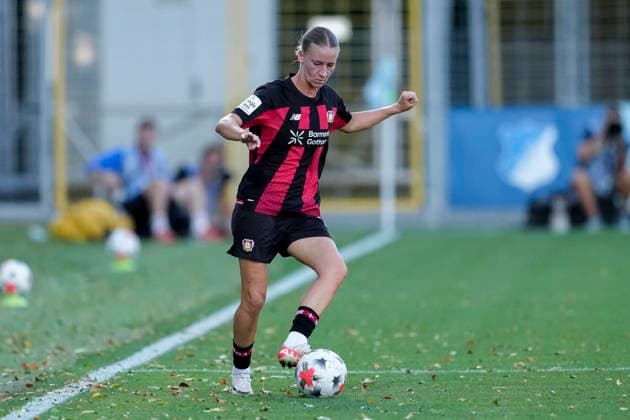 Marlene Müller (B04, 27), am Ball, Freisteller, Ganzkörper, Einzelbild, Einzelfoto, Aktion, Action, 04.09.2026, Sinsheim (Hoffenheim) (Deutschland), Fussball, Google Pixel Frauen-Bundesliga, TSG 1899 Hoffenheim - Bayer 04 Leverkusen, DFB DFL REGULATIONS PROHIBIT ANY USE OF PHOTOGRAPHS AS IMAGE SEQUENCES AND OR QUASI-VIDEO. *** Marlene Müller B04, 27, with the ball, cutout, full-body, single frame, single photo, action, 04 09 2026, Sinsheim, Hoffenheim, Germany, soccer, Google Pixel Women’s Bundesliga, TSG 1899 Hoffenheim vs. Bayer 04 Leverkusen, DFB and DFL regulations prohibit any use of photographs as image sequences and or quasi-video xozx