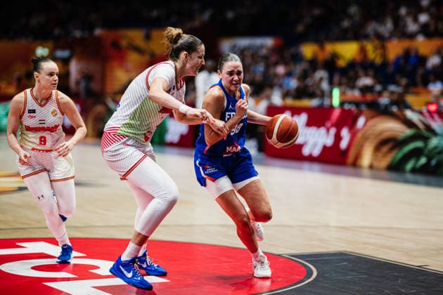 FIBA Women™s Basketball World Cup 2026: Ungarn vs. Frankreich, 04.09.2026 Pauline Astier (Frankreich, 98) gegen Vir¡g Tak¡cs-Kiss (Ungarn, 2); Basketball, FIBA Womens Basketball World Cup 2026, Gruppenphase, Gruppe B, 1. Spieltag: Ungarn vs. Frankreich am 04.09.2026 in der Uber Arena, Berlin Copyright: xBEAUTIFULxSPORTS Tonhäuserx
