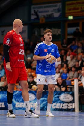 2. Handball-Bundesliga - 2. Spieltag: Dessau-Roßlauer HV 06 - Die Eulen Ludwigshafen Alen Hadzimuhamedovic (Dessau-Roßlauer HV 06, 11) beim Siebenmeter-Wurf am 04.09.2026 in der Anhalt-Arena, Dessau-Roßlau (Sachsen-Anhalt) Dessau-Roßlau Anhalt-Arena Sachsen-Anhalt Deutschland