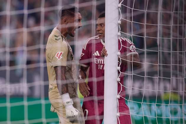 September 4, 2026, Seville, Spain: Alvaro Valles (Real Betis Balompie) and Kylian Mbappe (Real Madrid CF) are seen in action during the LaLiga EA SPORTS 2026 2027 match between Real Betis Balompie and Real Madrid CF.Final score: Real Betis Balompie 1-0 Real Madrid CF LaLiga EA SPORTS 2026 2027 - Real Betis Balompie And Real Madrid CF In Seville, Spain - 04 Sep 2026  - ZUMAs197 20260904_aaa_s197_480 Copyright: xFedericoxTitonex