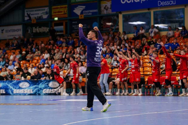 2. Handball-Bundesliga - 2. Spieltag: Dessau-Roßlauer HV 06 - Die Eulen Ludwigshafen Janis Boieck (Eulen Ludwigshafen, 32) ballt die Faust am 04.09.2026 in der Anhalt-Arena, Dessau-Roßlau (Sachsen-Anhalt) Dessau-Roßlau Anhalt-Arena Sachsen-Anhalt Deutschland