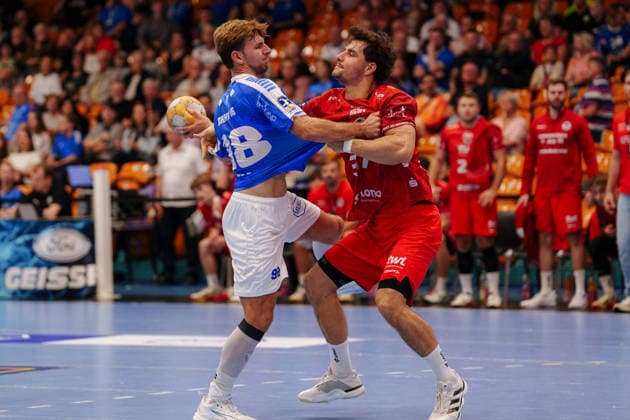2. Handball-Bundesliga - 2. Spieltag: Dessau-Roßlauer HV 06 - Die Eulen Ludwigshafen David Misovych (Dessau-Roßlauer HV 06, 18) im Zweikampf gegen Finn-Lukas Leun (Eulen Ludwigshafen, 37) am 04.09.2026 in der Anhalt-Arena, Dessau-Roßlau (Sachsen-Anhalt) Dessau-Roßlau Anhalt-Arena Sachsen-Anhalt Deutschland