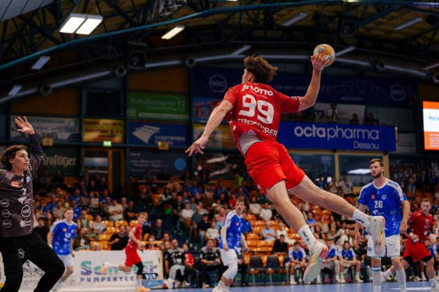 2. Handball-Bundesliga - 2. Spieltag: Dessau-Roßlauer HV 06 - Die Eulen Ludwigshafen Monty Kleinsteuber (Eulen Ludwigshafen, 99) beim Sprungwurf am 04.09.2026 in der Anhalt-Arena, Dessau-Roßlau (Sachsen-Anhalt) Dessau-Roßlau Anhalt-Arena Sachsen-Anhalt Deutschland