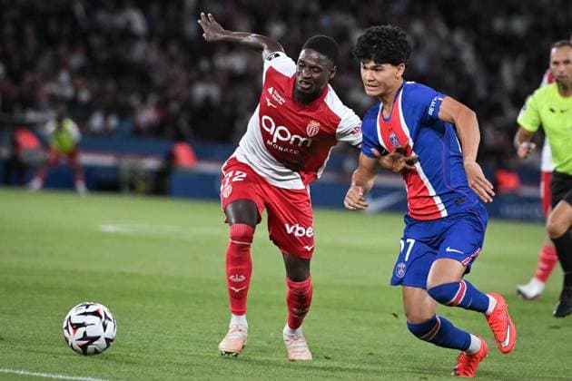 September 4, 2026, Paris, Å½Le-De-France, FR: PARIS, FRANCE - SEPTEMBER 4, 2026: Paris Saint-GermainÃ¢â‚¬â ¢s midfielder Pedro Fernandez Sarmiento fights for the ball during the French L1 football match between Paris Saint-Germain and AS Monaco at the Parc des Princes stadium in Paris on September 4, 2026. Ligue 1 PSG Vs AS Monaco  - ZUMAq101 20260904_zna_q101_264 Copyright: xFirasxAbdullahx