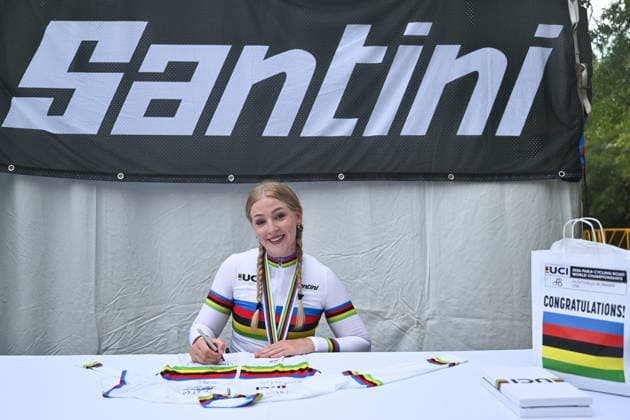 2026 UCI Para-cycling Road World Championships Picture by Mathew Wells SWpix.com - 04 09 2026 - Cycling - 2026 UCI Para-cycling Road World Championships - Huntsville, Alabama, United States of America - Women H5 Individual Time Trial (ITT) - Chantal Haenen (Netherlands) signing the Santini Rainbow Jersey Huntsville Cummings Research Park United States of America Copyright: x xSWpix.comx(t axPhotographyxHubxLtd)xMathewxWells SWpix.comx SWP-3030-22369