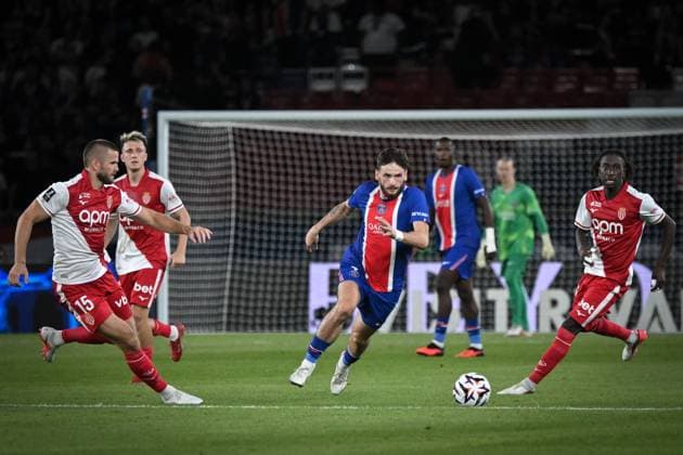 September 4, 2026, Paris, Å½Le-De-France, FR: PARIS, FRANCE - SEPTEMBER 4, 2026: Paris Saint-GermainÃ¢â‚¬â ¢s forward Khvicha Kvaratskhelia fights for the ball during the French L1 football match between Paris Saint-Germain and AS Monaco at the Parc des Princes stadium in Paris on September 4, 2026. Paris FR - ZUMAq101 20260904_zna_q101_269 Copyright: xFirasxAbdullahx