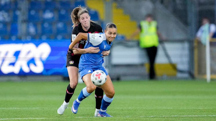 v.li.: Lilla Turanyi (B04, 24), Linda Natter (TSG, 11), Zweikampf, Spielszene, Duell, duel, tackle, tackling, Dynamik, Action, Aktion, 04.09.2026, Sinsheim (Hoffenheim) (Deutschland), Fussball, Google Pixel Frauen-Bundesliga, TSG 1899 Hoffenheim - Bayer 04 Leverkusen, DFB DFL REGULATIONS PROHIBIT ANY USE OF PHOTOGRAPHS AS IMAGE SEQUENCES AND OR QUASI-VIDEO. *** v li Lilla Turanyi B04, 24, Linda Natter TSG, 11, tackle, game scene, duel, tackle, tackling, dynamism, action, 04 09 2026, Sinsheim, Hoffenheim, Germany, soccer, Google Pixel Women’s Bundesliga, TSG 1899 Hoffenheim vs. Bayer 04 Leverkusen, DFB and DFL regulations prohibit any use of photographs as image sequences and or quasi-video xozx