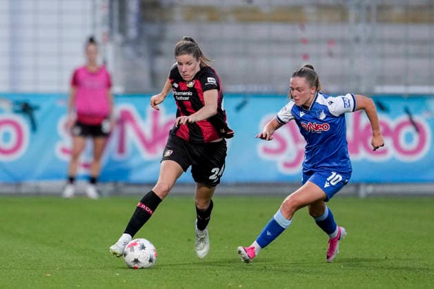 v.li.: Lilla Turanyi (B04, 24), Valesca Ampoorter (TSG, 10), Zweikampf, Spielszene, Duell, duel, tackle, tackling, Dynamik, Action, Aktion, 04.09.2026, Sinsheim (Hoffenheim) (Deutschland), Fussball, Google Pixel Frauen-Bundesliga, TSG 1899 Hoffenheim - Bayer 04 Leverkusen, DFB DFL REGULATIONS PROHIBIT ANY USE OF PHOTOGRAPHS AS IMAGE SEQUENCES AND OR QUASI-VIDEO. *** v li Lilla Turanyi B04, 24, Valesca Ampoorter TSG, 10, tackle, game scene, duel, tackle, tackling, dynamics, action, 04 09 2026, Sinsheim, Hoffenheim, Germany, soccer, Google Pixel Women’s Bundesliga, TSG 1899 Hoffenheim vs. Bayer 04 Leverkusen, DFB DFL regulations prohibit any use of photographs as image sequences and or quasi-video xozx