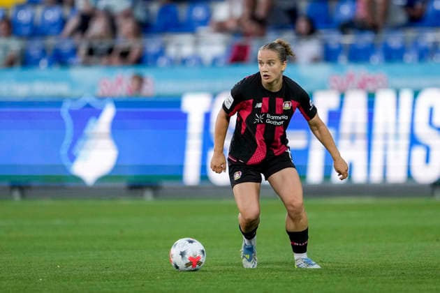 Paulina Platner (B04, 6), am Ball, Freisteller, Ganzkörper, Einzelbild, Einzelfoto, Aktion, Action, 04.09.2026, Sinsheim (Hoffenheim) (Deutschland), Fussball, Google Pixel Frauen-Bundesliga, TSG 1899 Hoffenheim - Bayer 04 Leverkusen, DFB DFL REGULATIONS PROHIBIT ANY USE OF PHOTOGRAPHS AS IMAGE SEQUENCES AND OR QUASI-VIDEO. *** Paulina Platner B04, 6, with the ball, cutout, full-body, single image, single photo, action, 04 09 2026, Sinsheim, Hoffenheim, Germany, soccer, Google Pixel Women’s Bundesliga, TSG 1899 Hoffenheim vs. Bayer 04 Leverkusen, DFB and DFL regulations prohibit any use of photographs as image sequences and or quasi-video xozx