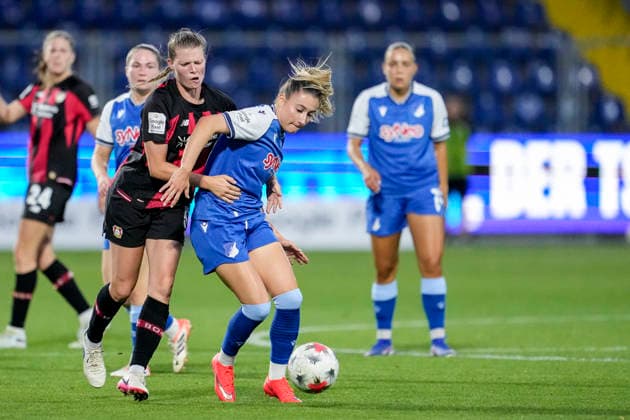 v.li.: Claudia Wenger (B04, 5), Janna Grimm (TSG, 26), Zweikampf, Spielszene, Duell, duel, tackle, tackling, Dynamik, Action, Aktion, 04.09.2026, Sinsheim (Hoffenheim) (Deutschland), Fussball, Google Pixel Frauen-Bundesliga, TSG 1899 Hoffenheim - Bayer 04 Leverkusen, DFB DFL REGULATIONS PROHIBIT ANY USE OF PHOTOGRAPHS AS IMAGE SEQUENCES AND OR QUASI-VIDEO. *** From left: Claudia Wenger (B04), 5, Janna Grimm (TSG), 26, tackle, game scene, duel, tackle, tackling, dynamism, action, 04 09 2026, Sinsheim, Hoffenheim, Germany, soccer, Google Pixel Women’s Bundesliga, TSG 1899 Hoffenheim vs. Bayer 04 Leverkusen, DFB and DFL regulations prohibit any use of photographs as image sequences and or quasi-video xozx