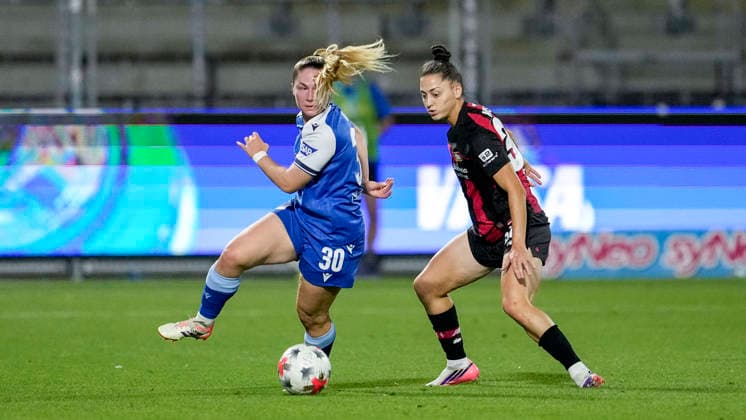 v.li.: Nadine Bitzer (TSG, 30), Lumbardha Misini (B04, 34), Zweikampf, Spielszene, Duell, duel, tackle, tackling, Dynamik, Action, Aktion, 04.09.2026, Sinsheim (Hoffenheim) (Deutschland), Fussball, Google Pixel Frauen-Bundesliga, TSG 1899 Hoffenheim - Bayer 04 Leverkusen, DFB DFL REGULATIONS PROHIBIT ANY USE OF PHOTOGRAPHS AS IMAGE SEQUENCES AND OR QUASI-VIDEO. *** From left: Nadine Bitzer (TSG), 30, Lumbardha Misini (B04), 34, tackle, game scene, duel, tackle, tackling, dynamics, action, 04 09 2026, Sinsheim, Hoffenheim, Germany, soccer, Google Pixel Women’s Bundesliga, TSG 1899 Hoffenheim vs. Bayer 04 Leverkusen, DFB and DFL regulations prohibit any use of photographs as image sequences and or quasi-video xozx