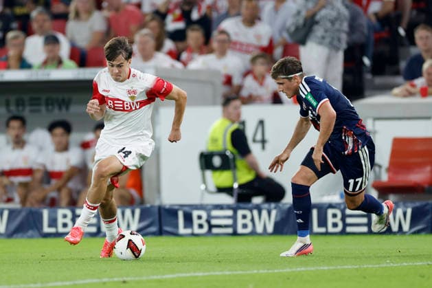 v.l.n.r.: Leo Sauer (VfB Stuttgart) und Alessio Castro-Montes (1. FC Köln), im Bundesliga-Spiel zwischen dem VfB Stuttgart und dem 1. FC Köln in der MHP Arena, Stuttgart, Deutschland, am 4. September 2026. in action during the Bundesliga match between VfB Stuttgart and 1. FC Köln at the MHP Arena, Stuttgart, Germany, on September 4, 2026. DFB DFL REGULATIONS PROHIBIT ANY USE OF PHOTOGRAPHS AS IMAGE SEQUENCES AND OR QUASI-VIDEO, *** From left to right: Leo Sauer of VfB Stuttgart and Alessio Castro Montes of 1 FC Köln, in the Bundesliga match between VfB Stuttgart and 1 FC Köln at the MHP Arena, Stuttgart, Germany, on September 4, 2026, in action during the Bundesliga match between VfB Stuttgart and 1 FC Köln at the MHP Arena, Stuttgart, Germany, on September 4, 2026. DFB and DFL regulations prohibit any use of photographs as image sequences and or quasi-video, Copyright: HMBxMedia xHeikoxBecker