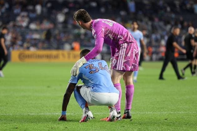 September 4, 2026, Bronx, New York, USA: MATT FREESE (49) of New York City FC embraces RAUL GUSTAVO (34) of New York City FC right after the first half of the match between New York City FC and Nashville SC at Yankee Stadium in Bronx, New York, USA. Bronx USA - ZUMAc295 20260904_zsp_c295_014 Copyright: xJosexContrerasx