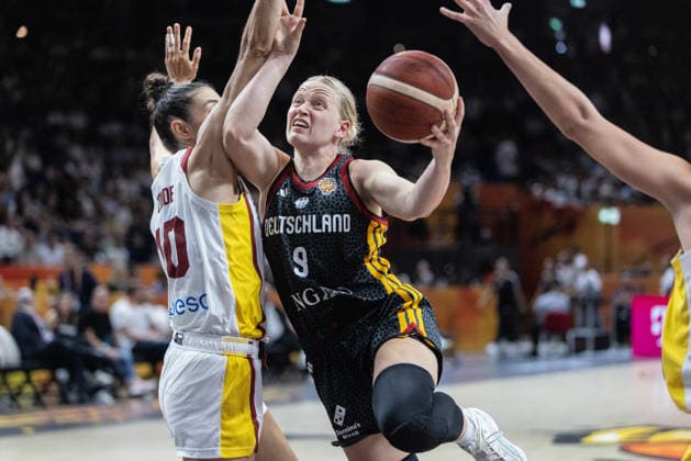 FIBA Women s World Cup First Round: Spain-Germany in Berlin, Germany - 4 Sept 2026 Emma Eichmeyer of Germany (R) and Maria Conde (L) of Spain seen in action during the first round of the 2026 FIBA Women s World Cup between Germany and Spain at Uber Arena. Final score; Spain 83:53 Germany. Berlin Germany Copyright: xNicholasxMullerx xSOPAxImagesx FIBAWWCGERSPAIN(9)