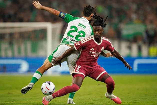 LaLiga EA SPORTS 2026 2027 - Real Betis Balompie and Real Madrid: Betis, Spain - 04 Sep 2026 Francisco Román Alarcón Suárez, known as Isco (Real Betis Balompie) is challenged by Eduardo Camavinga (Real Madrid) during LaLiga EA SPORTS 2026 2027 game between teams of Real Betis Balompie and Real Madrid Final Score: Real Betis Balompie 1-0 Real Madrid Seville Spain Copyright: xMaciejxRogowskix xSOPAxImagesx Maciej-Rogowski-1446788