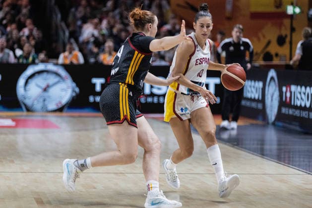September 4, 2026, Berlin, Germany: Maria Conde of Spain (R) and Lina Sontag (L) of Germany seen in action during the first round of the 2026 FIBA Women s World Cup between Germany and Spain at Uber Arena. Final score; Spain 83:53 Germany. Berlin Germany - ZUMAs197 20260904_aaa_s197_534 Copyright: xNicholasxMullerx
