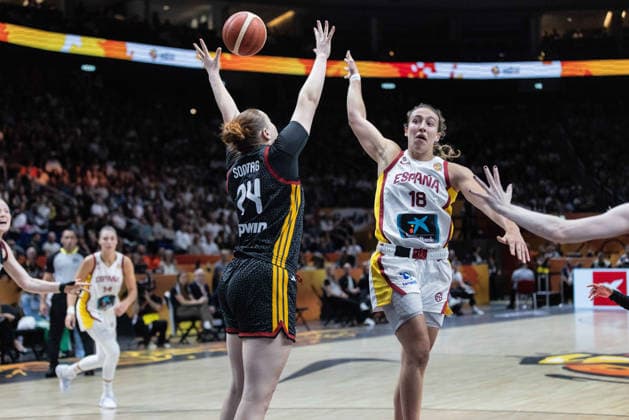 September 4, 2026, Berlin, Germany: Alicia Florez of Spain (R) and Lina Sontag (L) of Germany seen in action during the first round of the 2026 FIBA Women s World Cup between Germany and Spain at Uber Arena. Final score; Spain 83:53 Germany. Berlin Germany - ZUMAs197 20260904_aaa_s197_543 Copyright: xNicholasxMullerx