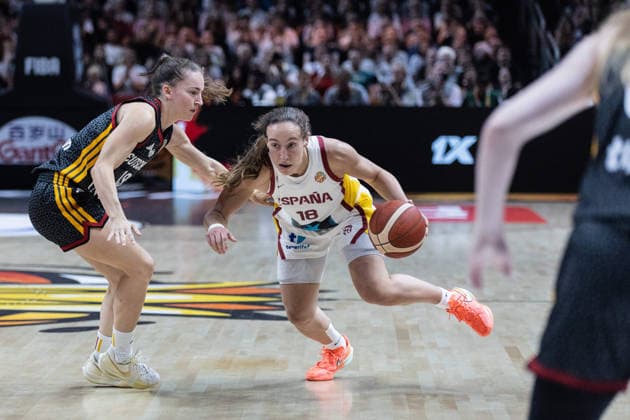 September 4, 2026, Berlin, Germany: Alicia Florez of Spain (R) and Britta Daub (L) of Germany seen in action during the first round of the 2026 FIBA Women s World Cup between Germany and Spain at Uber Arena. Final score; Spain 83:53 Germany. FIBA Women s World Cup First Round: Spain-Germany In Berlin, Germany - 4 Sept 2026  - ZUMAs197 20260904_aaa_s197_541 Copyright: xNicholasxMullerx