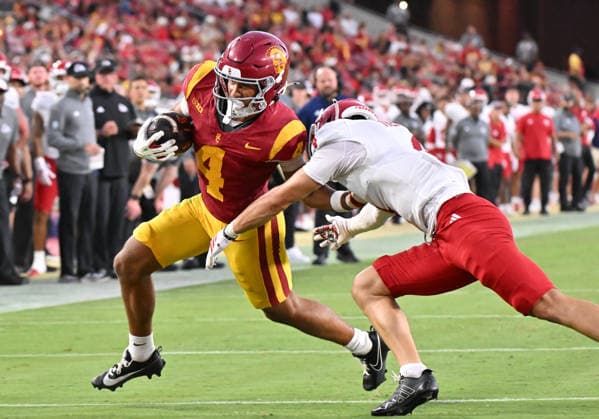LOS ANGELES, CA - SEPTEMBER 04: Southern California Trojans wide receiver Trent Mosley (4) rushes with the blall to the outside during the game between the USC Trojans and the Fresno State Bulldogs on September 04, 2026 at Los Angeles Memorial Coliseum in Los Angeles. (Photo by David Dennis Icon Sportswire) COLLEGE FOOTBALL: SEP 04 Fresno State at USC EDITORIAL USE ONLY Icon26090422
