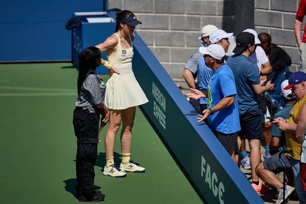September 4, 2026, New York, New York, United States of America: Sorana Cirstea of Romania tactical talk with her coach during the 2026 US Open - Tennis Championships Tennis 2026: US Open - Tennis Championships: 3rd RD: CIRSTEA 6:3 6:3 PAOLINI  - ZUMAs343 20260904_zsp_s343_040 Copyright: xMathiasxSchulzx