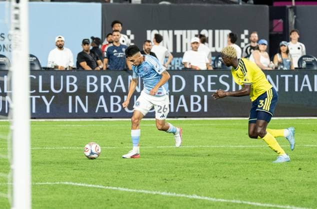 September 4, 2026, Bronx, New York, USA: Agustin Ojeda (26) of NYCFC controls the ball during MLS, Fussball Herren, USA regular season game between NYCFC and Nashville SC at Yankee stadium in New York, NY on September 4, 2026. Game ended in goalless draw. Bronx USA - ZUMAr339 20260904_znp_r339_039 Copyright: xLevxRadinx