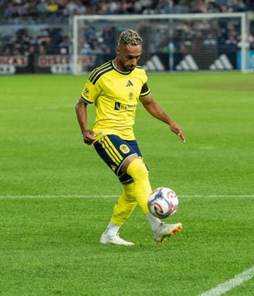 September 4, 2026, Bronx, New York, USA: Hany Mukhtar (10) of Nashville SC controls the ball during MLS, Fussball Herren, USA regular season game between NYCFC and Nashville SC at Yankee stadium in New York, NY on September 4, 2026. Game ended in goalless draw. MLS Regular Season Game Between NYCFC And Nashville SC  - ZUMAr339 20260904_znp_r339_024 Copyright: xLevxRadinx