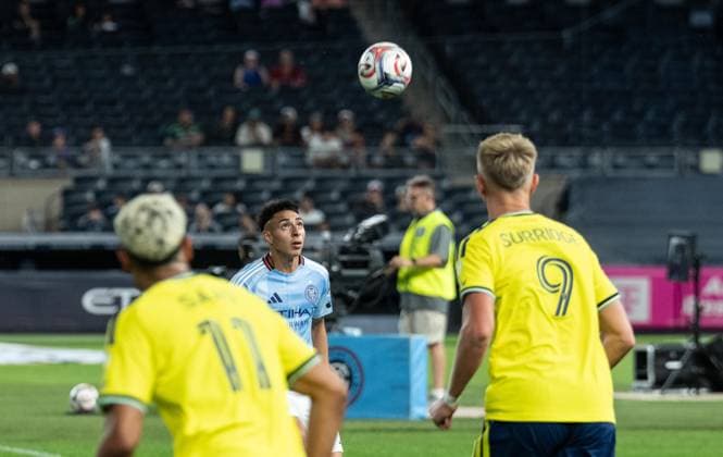 September 4, 2026, Bronx, New York, USA: Agustin Ojeda (26) of NYCFC controls the ball during MLS, Fussball Herren, USA regular season game between NYCFC and Nashville SC at Yankee stadium in New York, NY on September 4, 2026. Game ended in goalless draw. MLS Regular Season Game Between NYCFC And Nashville SC  - ZUMAr339 20260904_znp_r339_025 Copyright: xLevxRadinx