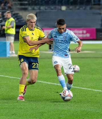 September 4, 2026, Bronx, New York, USA: Agustin Ojeda (26) of NYCFC controls the ball during MLS, Fussball Herren, USA regular season game between NYCFC and Nashville SC at Yankee stadium in New York, NY on September 4, 2026. Game ended in goalless draw. MLS Regular Season Game Between NYCFC And Nashville SC  - ZUMAr339 20260904_znp_r339_026 Copyright: xLevxRadinx