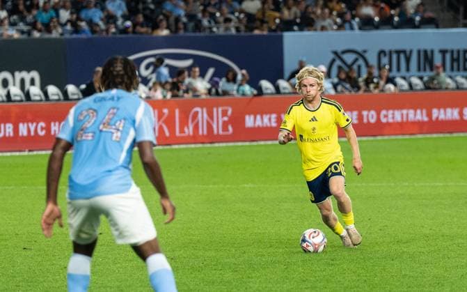 September 4, 2026, Bronx, New York, USA: Edvard Tagseth (20) of Nashville SC controls the ball during MLS, Fussball Herren, USA regular season game between NYCFC and Nashville SC at Yankee stadium in New York, NY on September 4, 2026. Game ended in goalless draw. MLS Regular Season Game Between NYCFC And Nashville SC  - ZUMAr339 20260904_znp_r339_035 Copyright: xLevxRadinx