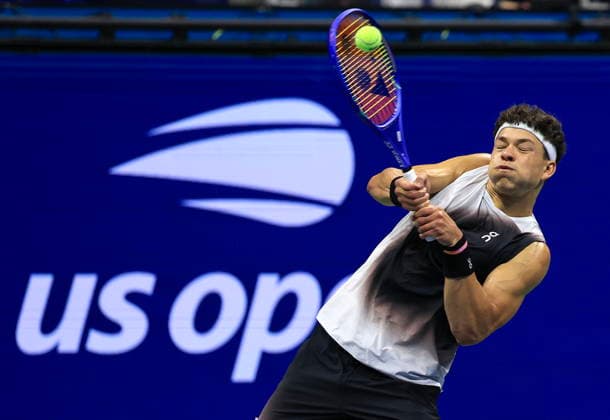 US Open tennis tournament - Day 6 Ben Shelton of the USA in action against Denis Shapovalov of Canada during their Men s Singles third round match at the US Open Tennis Championships in the USTA Billie Jean King National Tennis Center in Flushing Meadows, New York, USA, 04 September 2026. The 2026 US Open tennis tournament runs from 23 August to 13 September. FLUSHING MEADOWS NEW YORK United States  Copyright: xCRISTOBALxHERRERA-ULASHKEVICHx