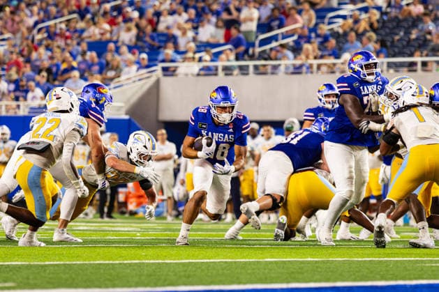 September 4, 2026, Lawrence, Kansas, USA: Kansas Jayhawks runningback MICAH JOHNSON ( 28) rushes the football up the field in the second half of the football game against the Long Island Sharks at David Booth Kansas Memorial Stadium. Lawrence USA - ZUMAw173 20260904_zsp_w173_008 Copyright: xLukexWelshx
