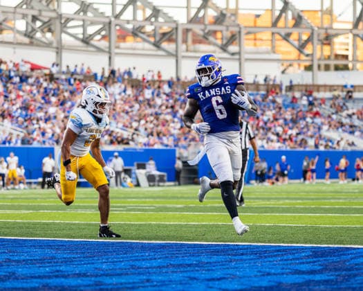 September 4, 2026, Lawrence, Kansas, USA: Kansas Jayhawks running back YASIN WILLIS ( 6) runs into the endzone for a touchdown in the first half of the football game against the Long Island Sharks at David Booth Kansas Memorial Stadium. Lawrence USA - ZUMAw173 20260904_zsp_w173_021 Copyright: xLukexWelshx