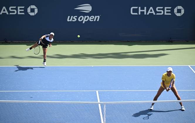 (260905) -- NEW YORK, Sept. 5, 2026 -- Zhang Shuai (R) Jiang Xinyu compete during the women s doubles first round match between Zhang Shuai Jiang Xinyu (China) and Sofia Kenin (United States) Anastasia Potapova (Austria) at the 2026 US Open tennis championships in New York, the United States, Sept. 4, 2026. ) (SP)U.S.-NEW YORK-TENNIS-US OPEN-WOMEN S DOUBLES LixRui 