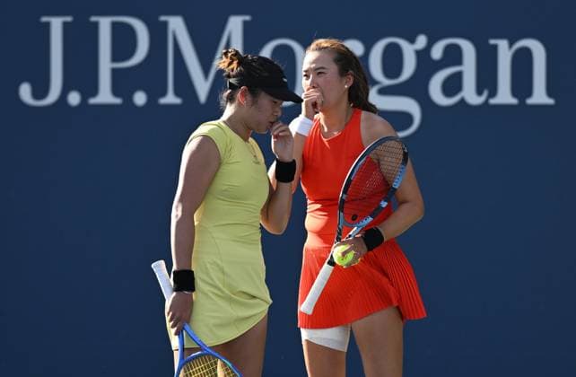 (260905) -- NEW YORK, Sept. 5, 2026 -- Yang Zhaoxuan (R) Eudice Chong react during the women s doubles first round match between Yang Zhaoxuan (China) Eudice Chong (China s Hong Kong) and Daria Kasatkina (Australia) Yuliia Staus rodubtseva (Ukraine) at the 2026 US Open tennis championships in New York, the United States, Sept. 4, 2026. ) (SP)U.S.-NEW YORK-TENNIS-US OPEN-WOMEN S DOUBLES LixRui 