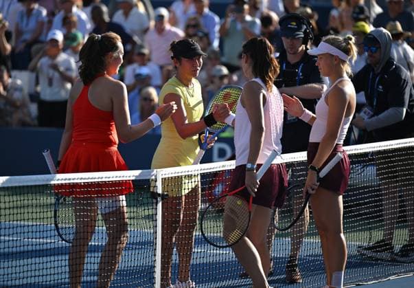 (260905) -- NEW YORK, Sept. 5, 2026 -- Yang Zhaoxuan (1st L) Eudice Chong (2nd L) greet with Daria Kasatkina (2nd R) Yuliia Staus rodubtseva after the women s doubles first round match between Yang Zhaoxuan (China) Eudice Chong (China s Hong Kong) and Daria Kasatkina (Australia) Yuliia Staus rodubtseva (Ukraine) at the 2026 US Open tennis championships in New York, the United States, Sept. 4, 2026. ) (SP)U.S.-NEW YORK-TENNIS-US OPEN-WOMEN S DOUBLES LixRui 