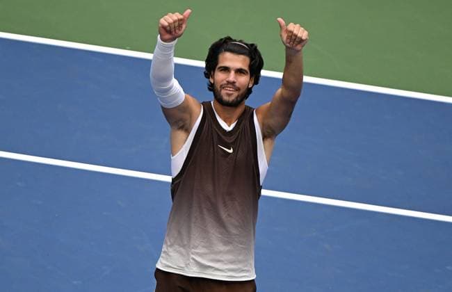 (260905) -- NEW YORK, Sept. 5, 2026 -- Carlos Alcaraz of Spain celebrates after winning the men s singles third round match against Wu Yibing of China at the 2026 US Open tennis championships in New York, the United States, Sept. 4, 2026. ) (SP)U.S.-NEW YORK-TENNIS-US OPEN-MEN S SINGLES LixRui 