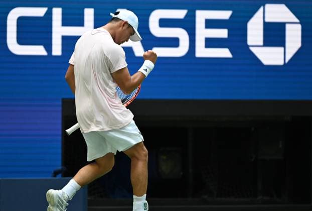 (260905) -- NEW YORK, Sept. 5, 2026 -- Wu Yibing of China reacts during the men s singles third round match against Carlos Alcaraz of Spain at the 2026 US Open tennis championships in New York, the United States, Sept. 4, 2026. ) (SP)U.S.-NEW YORK-TENNIS-US OPEN-MEN S SINGLES LixRui 