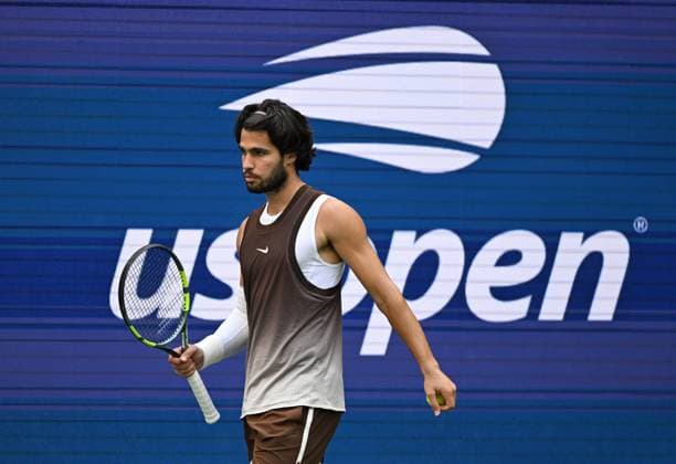 (260905) -- NEW YORK, Sept. 5, 2026 -- Carlos Alcaraz of Spain reacts during the men s singles third round match against Wu Yibing of China at the 2026 US Open tennis championships in New York, the United States, Sept. 4, 2026. ) (SP)U.S.-NEW YORK-TENNIS-US OPEN-MEN S SINGLES LixRui 