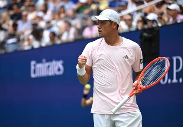 (260905) -- NEW YORK, Sept. 5, 2026 -- Wu Yibing of China reacts during the men s singles third round match against Carlos Alcaraz of Spain at the 2026 US Open tennis championships in New York, the United States, Sept. 4, 2026. ) (SP)U.S.-NEW YORK-TENNIS-US OPEN-MEN S SINGLES LixRui 
