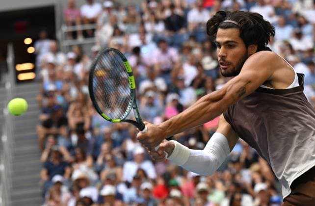 (260905) -- NEW YORK, Sept. 5, 2026 -- Carlos Alcaraz of Spain returns the ball during the men s singles third round match against Wu Yibing of China at the 2026 US Open tennis championships in New York, the United States, Sept. 4, 2026. ) (SP)U.S.-NEW YORK-TENNIS-US OPEN-MEN S SINGLES LixRui 