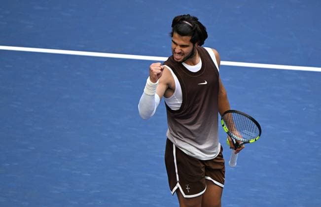 (260905) -- NEW YORK, Sept. 5, 2026 -- Carlos Alcaraz of Spain celebrates after winning the men s singles third round match against Wu Yibing of China at the 2026 US Open tennis championships in New York, the United States, Sept. 4, 2026. ) (SP)U.S.-NEW YORK-TENNIS-US OPEN-MEN S SINGLES LixRui 