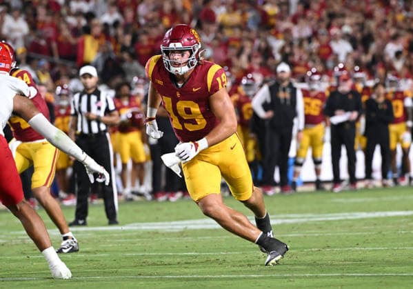LOS ANGELES, CA - SEPTEMBER 04: Southern California Trojans tight end Mark Bowman (19) during the game between the USC Trojans and the Fresno State Bulldogs on September 04, 2026 at Los Angeles Memorial Coliseum in Los Angeles. (Photo by David Dennis Icon Sportswire) COLLEGE FOOTBALL: SEP 04 Fresno State at USC EDITORIAL USE ONLY Icon26090430