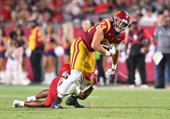 LOS ANGELES, CA - SEPTEMBER 04: Southern California Trojans tight end Carson Tabaracci (24) carries the ball during the game between the USC Trojans and the Fresno State Bulldogs on September 04, 2026 at Los Angeles Memorial Coliseum in Los Angeles. (Photo by David Dennis Icon Sportswire) COLLEGE FOOTBALL: SEP 04 Fresno State at USC EDITORIAL USE ONLY Icon26090434