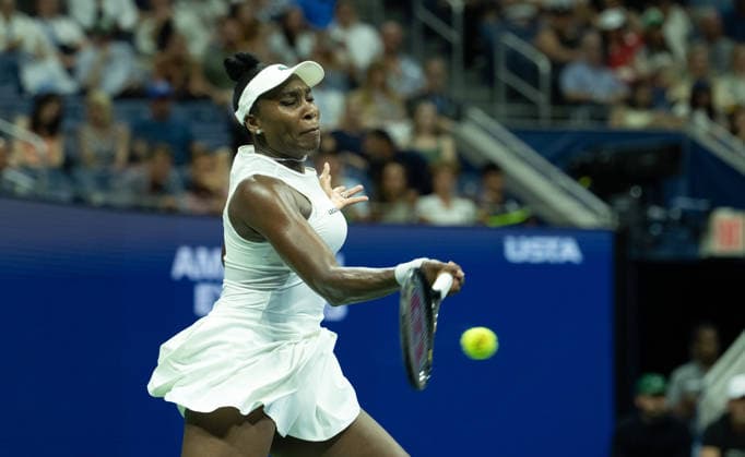 2026 US Open - Day 6 NEW YORK, NEW YORK - SEPTEMBER 4: Venus Williams of the United States returns a shot during her doubles match with Serena Williams of the United States against Hao-Ching Chan of Chinese Taipei and Maya Joint of Australia during the 2026 US Open - Day 6 at USTA Billie Jean King National Tennis Center on September 4, 2026 in New York, New York. New York USTA Billie Jean King National Tennis Center New York United States Copyright: xSusanxMullane ISIxPhotosx 9751