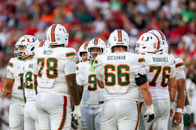 PALO ALTO, CA - SEPTEMBER 04:Miami Hurricanes huddle together on the field during a college football game between the Miami Hurricanes and Stanford Cardinal on September 4, 2026 at Stanford Stadium in Palo Alto, CA. (Photo by Trinity Machan Icon Sportswire) COLLEGE FOOTBALL: SEP 04 Miami at Stanford EDITORIAL USE ONLY Icon260904000163238
