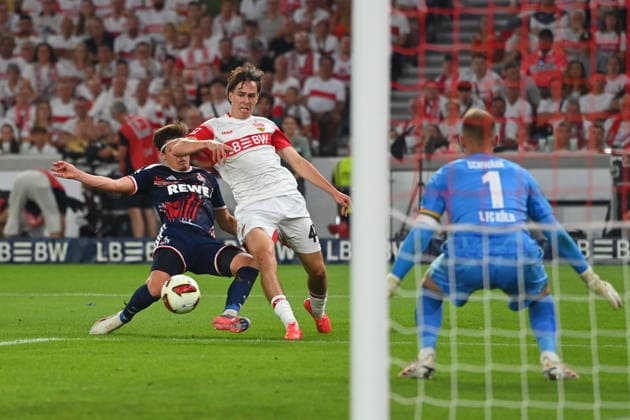 Leo SAUER (VFB Stuttgart), Aktion,Zweikampf gegen Alessio CASTRO-MONTES (1.FC Koeln). Fussball 1. Bundesliga Saison 2026 2027, 2.Spieltag, Spieltag02, VfB Stuttgart - 1.FC Koeln 4-1 am 04.09.2026 , MHP ARENA *** Leo SAUER, VFB Stuttgart, Action, Tackle against Alessio CASTRO MONTES, 1. FC Köln, Soccer, Bundesliga, 2026–2027 Season, Matchday 2, Matchday 02, VfB Stuttgart 1–4 1 FC Cologne on September 4, 2026, MHP ARENA