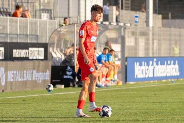 Regionalliga Südwest: Eintracht Frankfurt II - FC-Astoria Walldorf, 04.09.2026 Konrad Riehle (FC-Astoria Walldorf 14) am Ball, Freisteller, Portrait Porträt, Eintracht Frankfurt II - FC-Astoria Walldorf, Dreieich, Maxworx Sportpark, 4.9.2026 Copyright: xBEAUTIFULxSPORTS Gawlikx